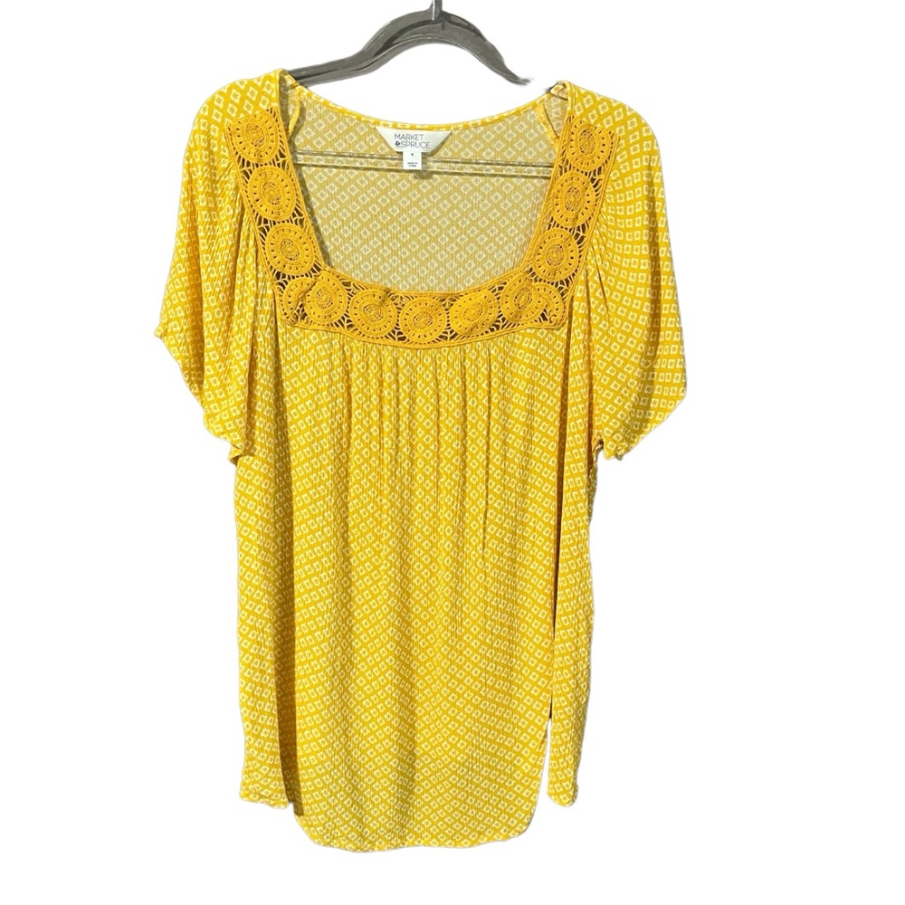 Market & Spruce yellow short sleeve shirt with flower detail